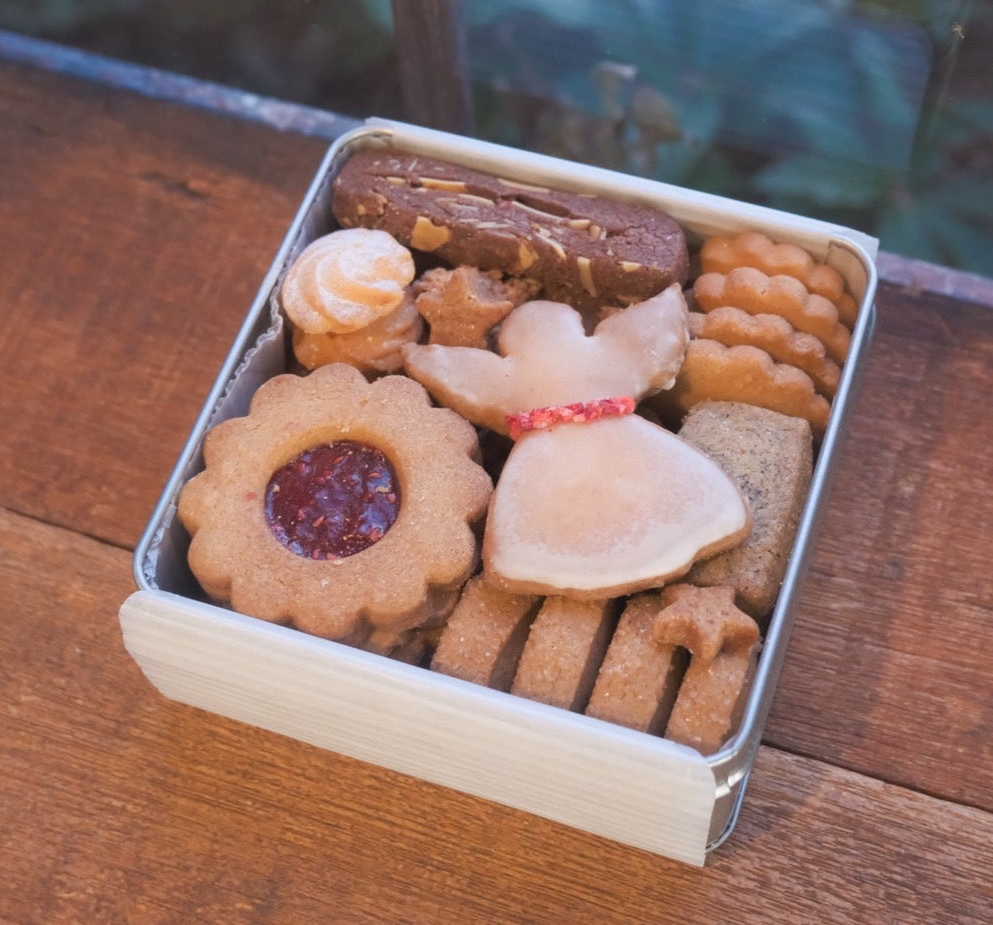 クリスマスクッキー缶【配送商品】2025 – 菓子工房 ル・キャトル・セゾン